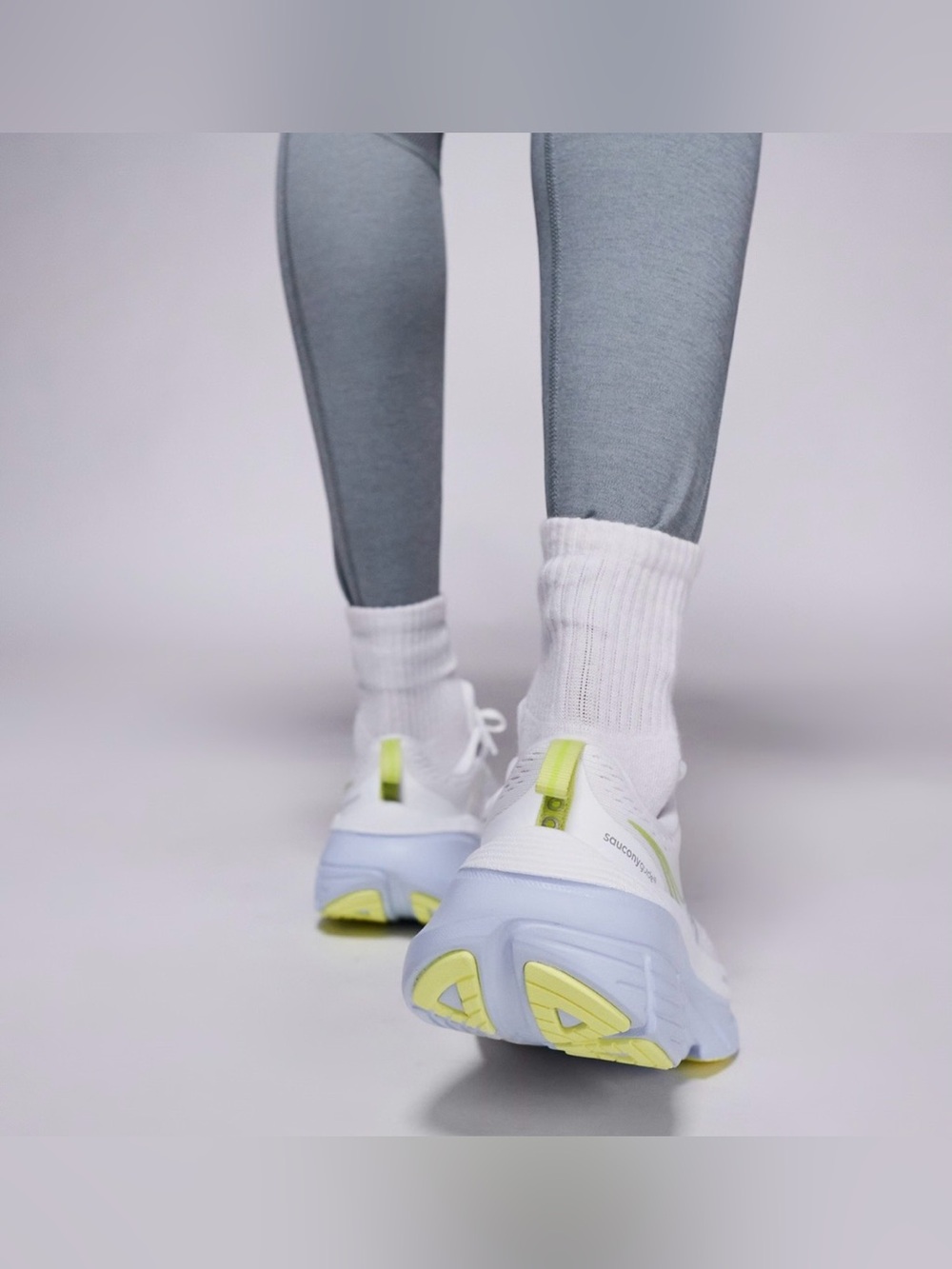 Saucony Guide 18 max cushioning trainers in white and ice melt Size 7.5 NIB - Picture 3 of 14